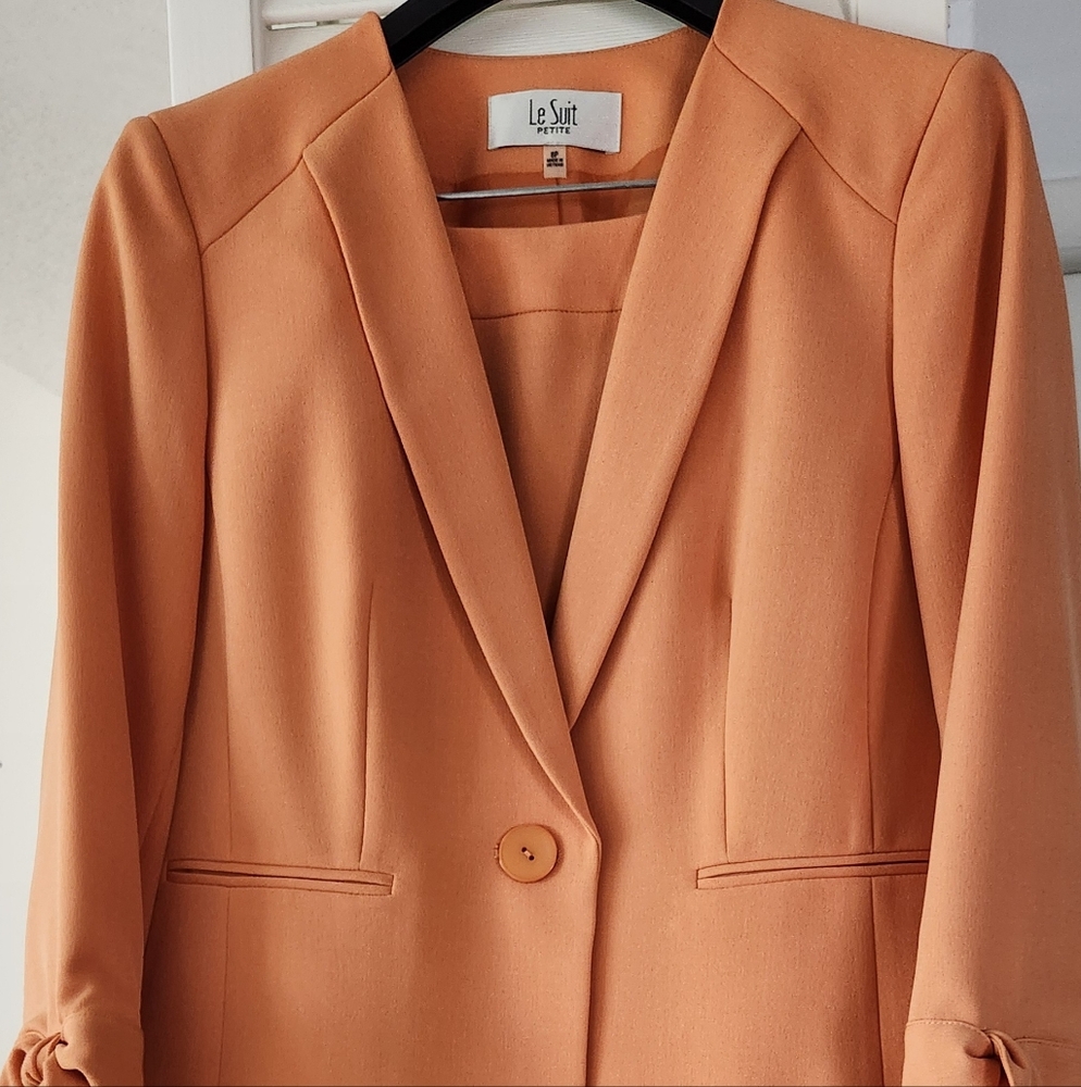 LeSuit Ladies Apricot Skirt & Blazer